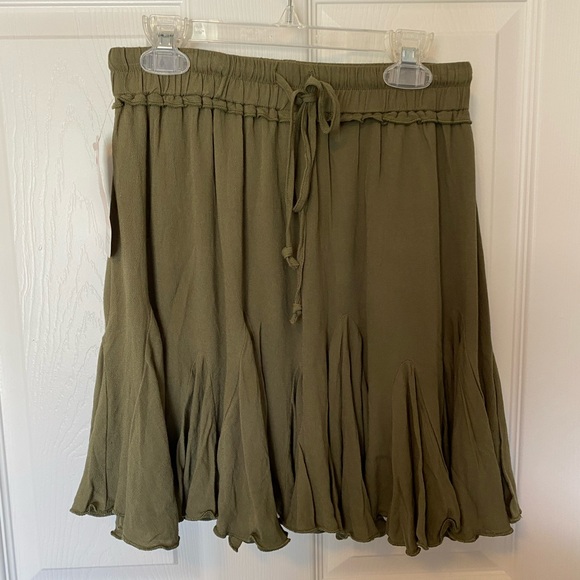 Olive mini skirt - Picture 1 of 2